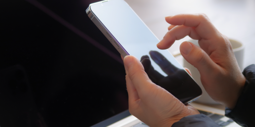 Appleの不正検知システムは、位置情報の急激な変化を最も警戒するシステムの一つです。これは盗難されたアカウントの不正利用パターンと一致するため、システムが強く反応するのです。